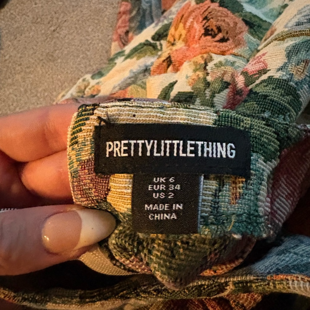 PrettyLittleThing Floral Mini Dress - Picture 2 of 4